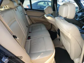 2013 BMW X5 xDrive50i z VIN 5UXZV8C56D0C16019, wystawiony jako Copart lot #59463285 z przebiegiem 133 905 mil mil oraz Czysty tytuł • Clean title. Historia ofert i sprzedaży dostępna na DreamBid. Obrazek 11.