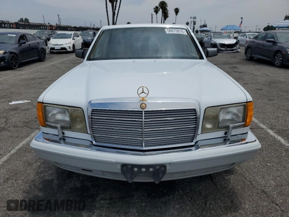 1990 Mercedes-Benz 560 z VIN WDBCA39E7LA505105, wystawiony jako Copart lot #58875015 z przebiegiem 88 261 mil mil oraz Szkoda całkowita • Salvage title. Historia ofert i sprzedaży dostępna na DreamBid. Obrazek 5.