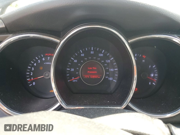 2013 Kia Optima LX z VIN 5XXGM4A75DG255625, wystawiony jako Copart lot #58465665 z przebiegiem 124 947 mil mil oraz Czysty tytuł • Clean title. Historia ofert i sprzedaży dostępna na DreamBid. Obrazek 9.