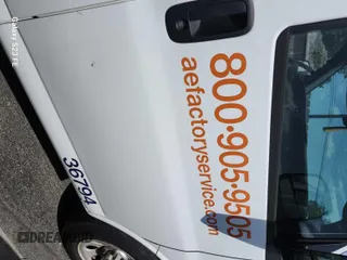2013 Chevrolet Express Cargo z VIN 1GCSGAFX1D1169555, wystawiony jako IAAI lot #42530668 z przebiegiem 207 358 mil mil oraz . Historia ofert i sprzedaży dostępna na DreamBid. Obrazek 6.