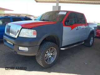 2004 Ford F-150 XLT z VIN 1FTPW14554KB99596, wystawiony jako IAAI lot #42575950 z przebiegiem 142 071 mil mil oraz . Historia ofert i sprzedaży dostępna na DreamBid. Obrazek 2.