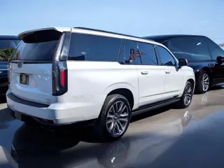 2022 Cadillac Escalade ESV Sport Platinum z VIN 1GYS4RKL0NR276XXX, wystawiony jako Copart lot #59820495 z przebiegiem 63 182 mil mil oraz Czysty tytuł • Clean title. Historia ofert i sprzedaży dostępna na DreamBid. Obrazek 4.
