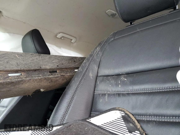 2019 Ford Escape Titanium с VIN 1FMCU9J92KUA82033, выставлен на аукционе Copart как лот 56686235 с пробегом Не указан миль и Списание • Salvage title. История ставок и продаж доступна на DreamBid. Изображение 10.