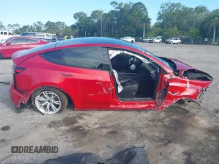 2021 Tesla Model Y Long Range z VIN 5YJYGAEE3MF184396, wystawiony jako IAAI lot #42321116 z przebiegiem Nie podano mil oraz . Historia ofert i sprzedaży dostępna na DreamBid. Obrazek 13.