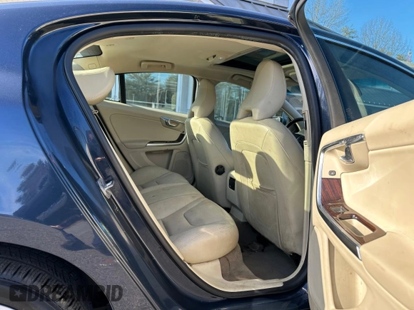2015 Volvo S60 T5 Premier with VIN YV1612TB7F1305119, listed as a Copart auction lot 85914134 with 190,842 mi miles and Clean Title. Bid and sale history available at carsss.com. Image 6.
