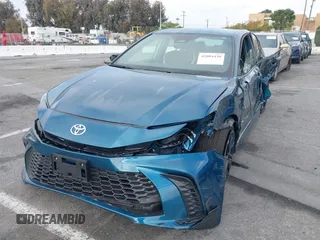 2025 Toyota Camry LE z VIN 4T1DAACK3SU571104, wystawiony jako IAAI lot #42084430 z przebiegiem 1 013 mil mil oraz . Historia ofert i sprzedaży dostępna na DreamBid. Obrazek 18.