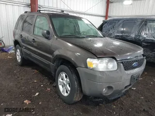 2006 Ford Escape XLT with VIN 1FMYU93196KD17235, listed as a IAAI auction lot 41881207 with 192,273 mi miles. Bid and sale history available at carsss.com. Image 1.