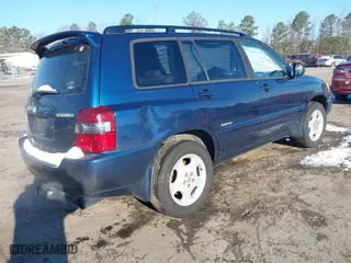 2006 Toyota Highlander w/3rd Row with VIN JTEEP21A060180251, listed as a IAAI auction lot 41589538 with 204,125 mi miles. Bid and sale history available at carsss.com. Image 4.