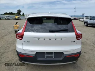 2022 Volvo XC40 Momentum with VIN YV4162UK0N2647095, listed as a Copart auction lot 52417015 with 42,041 mi miles and Salvage title. Bid and sale history available at DreamBid. Image 6.