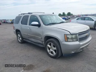 2008 Chevrolet Tahoe 3LT z VIN 1GNFK13088R244869, wystawiony jako IAAI lot #42155944 z przebiegiem 162 620 mil mil oraz . Historia ofert i sprzedaży dostępna na DreamBid. Obrazek 1.