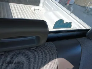 1990 Isuzu Pickup S z VIN JAACL11L6L7206171, wystawiony jako IAAI lot #42214364 z przebiegiem 75 057 mil mil oraz . Historia ofert i sprzedaży dostępna na DreamBid. Obrazek 8.