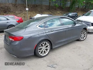 2015 Chrysler 200 C z VIN 1C3CCCEG4FN512713, wystawiony jako IAAI lot #42285227 z przebiegiem 109 379 mil mil oraz . Historia ofert i sprzedaży dostępna na DreamBid. Obrazek 4.