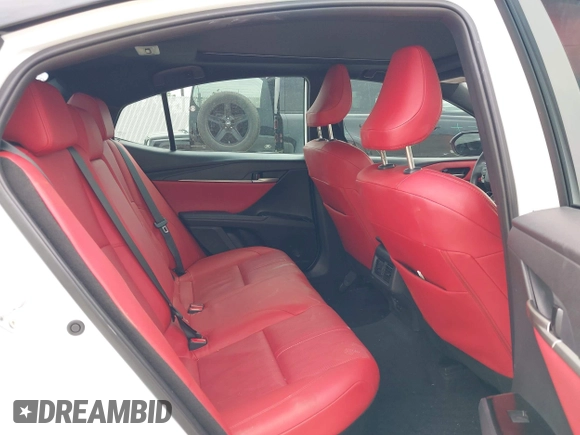 2025 Toyota Camry LE z VIN 4T1DAACK2SU016483, wystawiony jako IAAI lot #42123233 z przebiegiem 19 686 mil mil oraz . Historia ofert i sprzedaży dostępna na DreamBid. Obrazek 8.