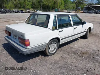 1991 Volvo 740 z VIN YV1FA8842M2506866, wystawiony jako IAAI lot #42076046 z przebiegiem 126 781 mil mil oraz . Historia ofert i sprzedaży dostępna na DreamBid. Obrazek 4.