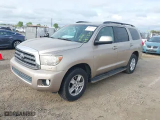 2008 Toyota Sequoia SR5 with VIN 5TDBY64A38S008044, listed as a IAAI auction lot 42071301 with 205,492 mi miles. Bid and sale history available at carsss.com. Image 2.