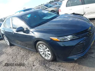 2019 Toyota Camry LE z VIN 4T1B11HK0KU759885, wystawiony jako IAAI lot #41684709 z przebiegiem 80 417 mil mil oraz . Historia ofert i sprzedaży dostępna na DreamBid. Obrazek 1.