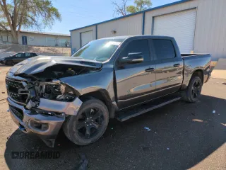 2023 Ram 1500 Big Horn z VIN 1C6RREFT0PN694088, wystawiony jako Copart lot #54035015 z przebiegiem 53 773 mil mil oraz Szkoda całkowita • Salvage title. Historia ofert i sprzedaży dostępna na DreamBid. Obrazek 1.