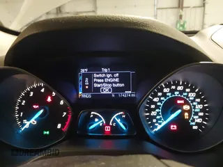 2013 Ford Escape Titanium z VIN 1FMCU0J94DUA93128, wystawiony jako IAAI lot #41612072 z przebiegiem 174 274 mil mil oraz . Historia ofert i sprzedaży dostępna na DreamBid. Obrazek 7.