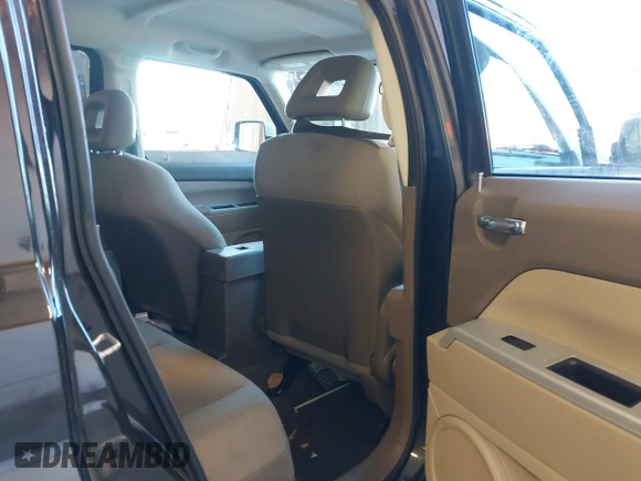 2008 Jeep Patriot Sport z VIN 1J8FT28W68D664256, wystawiony jako IAAI lot #42269345 z przebiegiem 150 138 mil mil oraz . Historia ofert i sprzedaży dostępna na DreamBid. Obrazek 8.