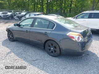 2009 Nissan Altima S z VIN 1N4AL21E99N496262, wystawiony jako IAAI lot #42408868 z przebiegiem 261 564 mil mil oraz . Historia ofert i sprzedaży dostępna na DreamBid. Obrazek 3.