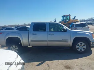 2010 GMC Sierra 1500 SLT z VIN 3GTRKWE30AG232120, wystawiony jako IAAI lot #41681642 z przebiegiem 156 058 mil mil oraz . Historia ofert i sprzedaży dostępna na DreamBid. Obrazek 14.