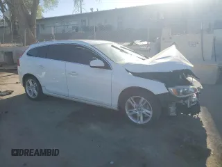 2015 Volvo V60 T5 Platinum z VIN YV1612SD2F1208462, wystawiony jako Copart lot #53844705 z przebiegiem 119 620 mil mil oraz Szkoda całkowita • Salvage title. Historia ofert i sprzedaży dostępna na DreamBid. Obrazek 4.