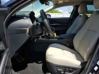 2024 Mazda CX-30 S Preferred with VIN 3MVDMBCM1RM720271, listed as a Copart auction lot 57972105 with 4,368 mi miles and Salvage title. Bid and sale history available at DreamBid. Image 7.