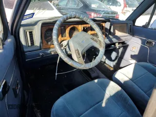 1987 Ford Bronco z VIN 1FMCU12T1HUA12785, wystawiony jako Copart lot #85747984 z przebiegiem Nie podano mil oraz Szkoda całkowita • Salvage title. Historia ofert i sprzedaży dostępna na DreamBid. Obrazek 8.