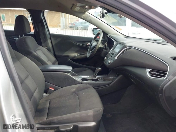 2018 Chevrolet Malibu LT with VIN 1G1ZD5ST8JF263988, listed as a IAAI auction lot 41821778 with 135,924 mi miles. Bid and sale history available at carsss.com. Image 5.