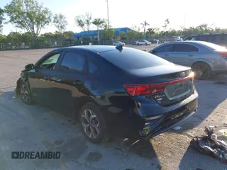 2019 Kia Forte LXS z VIN 3KPF24AD2KE045187, wystawiony jako IAAI lot #42040415 z przebiegiem 55 680 mil mil oraz . Historia ofert i sprzedaży dostępna na DreamBid. Obrazek 3.