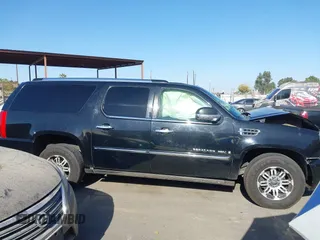2008 Cadillac Escalade ESV z VIN 1GYFK66838R164476, wystawiony jako IAAI lot #40642750 z przebiegiem 206 681 mil mil oraz . Historia ofert i sprzedaży dostępna na DreamBid. Obrazek 13.