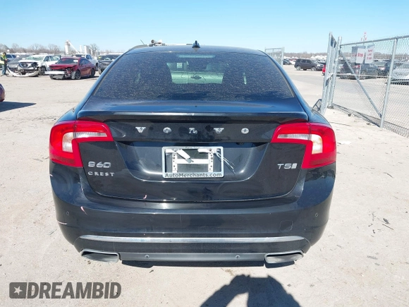 2018 Volvo S60 Inscription Platinum with VIN LYV402HM1JB156380, listed as a IAAI auction lot 41408529 with 106,933 mi miles. Bid and sale history available at carsss.com. Image 15.