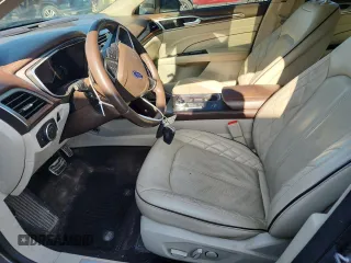 2017 Ford Fusion Titanium z VIN 3FA6P0D96HR251752, wystawiony jako Copart lot #61568705 z przebiegiem 173 479 mil mil oraz Nie do naprawy • Non repairable. Historia ofert i sprzedaży dostępna na DreamBid. Obrazek 7.