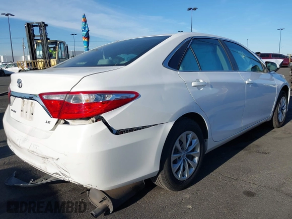 2015 Toyota Camry XLE with VIN 4T1BF1FK9FU923208, listed as a IAAI auction lot 42076970 with 124,096 mi miles and . Bid and sale history available at carsss.com. Image 4.