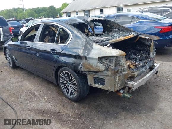 2019 BMW 5 Series 530i xDrive z VIN WBAJA7C55KWW00477, wystawiony jako IAAI lot #42388808 z przebiegiem 36 mil mil oraz . Historia ofert i sprzedaży dostępna na DreamBid. Obrazek 3.