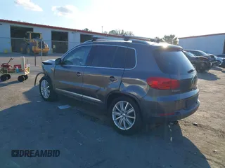 2013 Volkswagen Tiguan SE z VIN WVGBV7AX1DW006760, wystawiony jako IAAI lot #41563994 z przebiegiem 167 044 mil mil oraz . Historia ofert i sprzedaży dostępna na DreamBid. Obrazek 3.