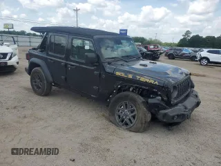 2024 Jeep Wrangler Sport S z VIN 1C4PJXDGXRW334039, wystawiony jako Copart lot #54206225 z przebiegiem 13 528 mil mil oraz Szkoda całkowita • Salvage title. Historia ofert i sprzedaży dostępna na DreamBid. Obrazek 4.