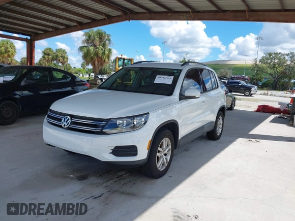 2015 Volkswagen Tiguan S z VIN WVGAV7AX5FW566666, wystawiony jako IAAI lot #40416569 z przebiegiem 76 846 mil mil oraz . Historia ofert i sprzedaży dostępna na DreamBid. Obrazek 18.