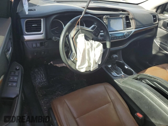 2018 Toyota Highlander Limited with VIN 5TDYZRFH0JS238746, listed as a Copart auction lot 46873115 with 110,587 mi miles and Salvage title. Bid and sale history available at DreamBid. Image 8.