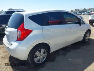 2015 Nissan Note S z VIN 3N1CE2CP8FL366337, wystawiony jako IAAI lot #42526204 z przebiegiem 146 537 mil mil oraz . Historia ofert i sprzedaży dostępna na DreamBid. Obrazek 4.