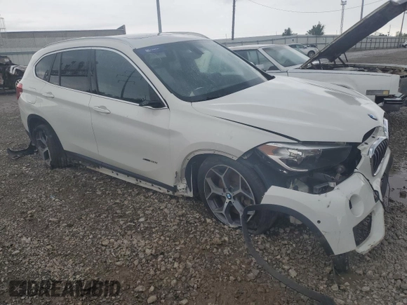 2017 BMW X1 xDrive28i z VIN WBXHT3C37H5F74312, wystawiony jako Copart lot #57479785 z przebiegiem Nie podano mil oraz Czysty tytuł • Clean title. Historia ofert i sprzedaży dostępna na DreamBid. Obrazek 4.