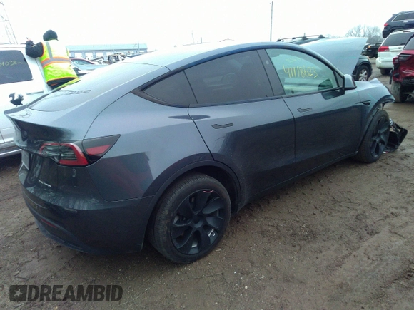 2024 Tesla Model Y Long Range z VIN 7SAYGDEE7RA214802, wystawiony jako IAAI lot #41118623 z przebiegiem 12 336 mil mil oraz . Historia ofert i sprzedaży dostępna na DreamBid. Obrazek 4.
