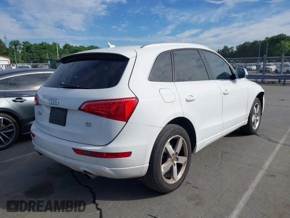 2010 Audi Q5 Premium Plus z VIN WA1LKAFP1AA045035, wystawiony jako IAAI lot #42240670 z przebiegiem 181 942 mil mil oraz . Historia ofert i sprzedaży dostępna na DreamBid. Obrazek 4.