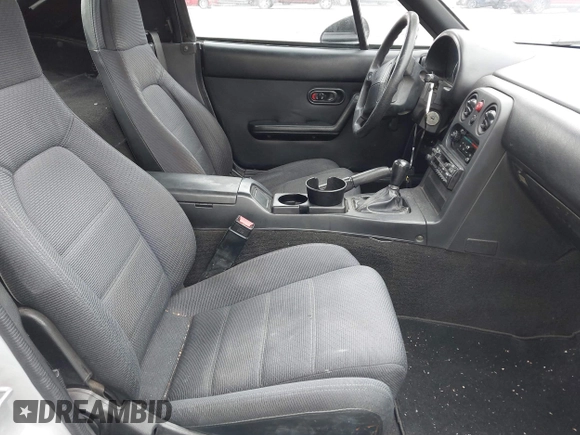 1992 Mazda MX-5 Miata z VIN JM1NA3514N0314487, wystawiony jako IAAI lot #42036631 z przebiegiem 125 882 mil mil oraz . Historia ofert i sprzedaży dostępna na DreamBid. Obrazek 5.