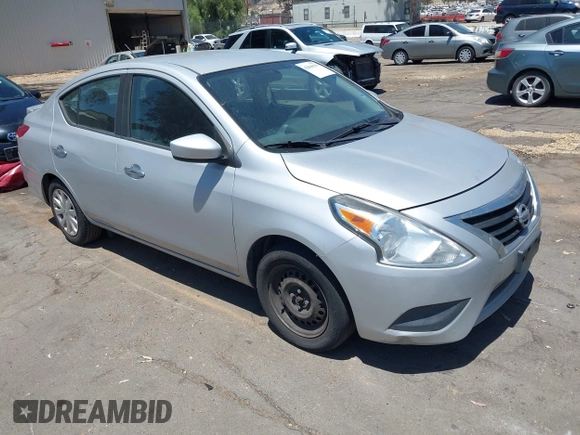 2016 Nissan Versa SV z VIN 3N1CN7AP1GL877776, wystawiony jako IAAI lot #42866019 z przebiegiem 165 678 mil mil oraz . Historia ofert i sprzedaży dostępna na DreamBid. Obrazek 1.