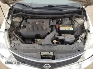 2010 Nissan Versa S z VIN 3N1BC1CP1AL447295, wystawiony jako Copart lot #53544455 z przebiegiem 310 809 mil mil oraz Szkoda całkowita • Salvage title. Historia ofert i sprzedaży dostępna na DreamBid. Obrazek 11.