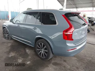 2023 Volvo XC90 Plus z VIN YV4062PN8P1989176, wystawiony jako IAAI lot #41957832 z przebiegiem 27 838 mil mil oraz . Historia ofert i sprzedaży dostępna na DreamBid. Obrazek 3.