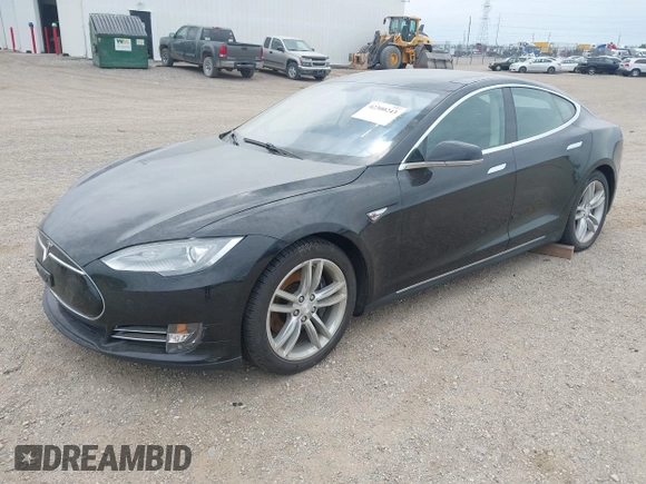 2013 Tesla Model S с VIN 5YJSA1CN1DFP08848, выставлен на аукционе IAAI как лот 42300243 с пробегом Не указан миль и . История ставок и продаж доступна на DreamBid. Изображение 18.