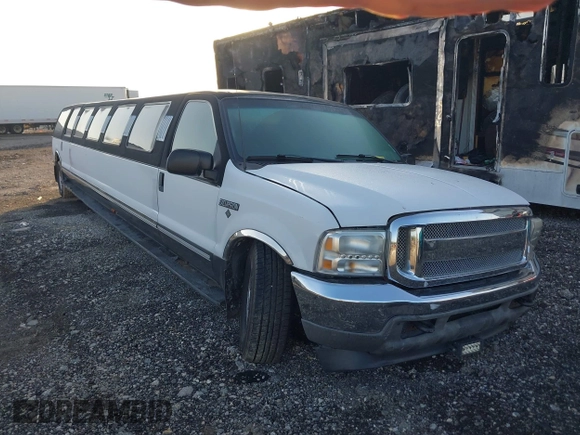 2003 Ford Excursion XLT z VIN 1FMNU40F03EA06549, wystawiony jako IAAI lot #42231165 z przebiegiem 176 564 mil mil oraz . Historia ofert i sprzedaży dostępna na DreamBid. Obrazek 1.
