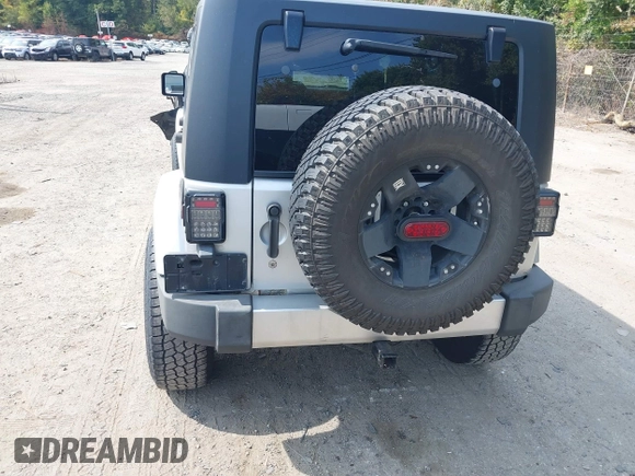 2008 Jeep Wrangler Unlimited Sahara with VIN 1J4GA59158L623784, listed as a IAAI auction lot 40365783 with 185,224 mi miles and . Bid and sale history available at DreamBid. Image 16.